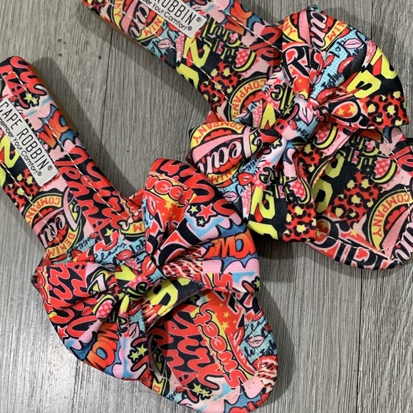 Cape Robbin Comic Strip Print Big Bow Flats size 7 - Picture 2 of 9